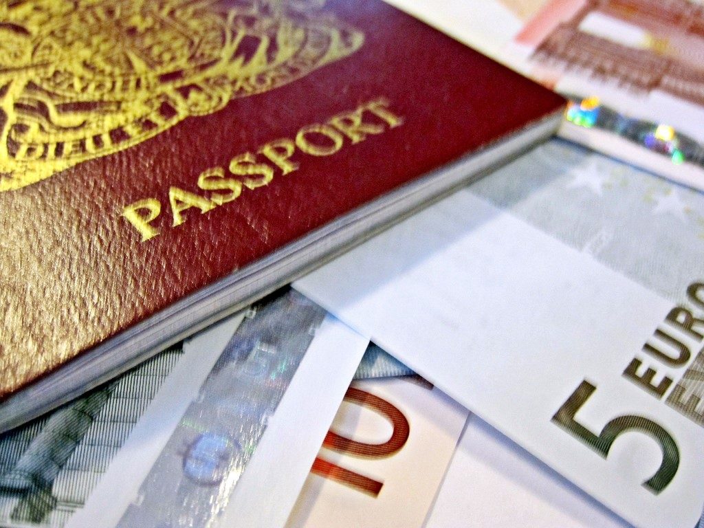 Delay for AIFMD third-country passport extension